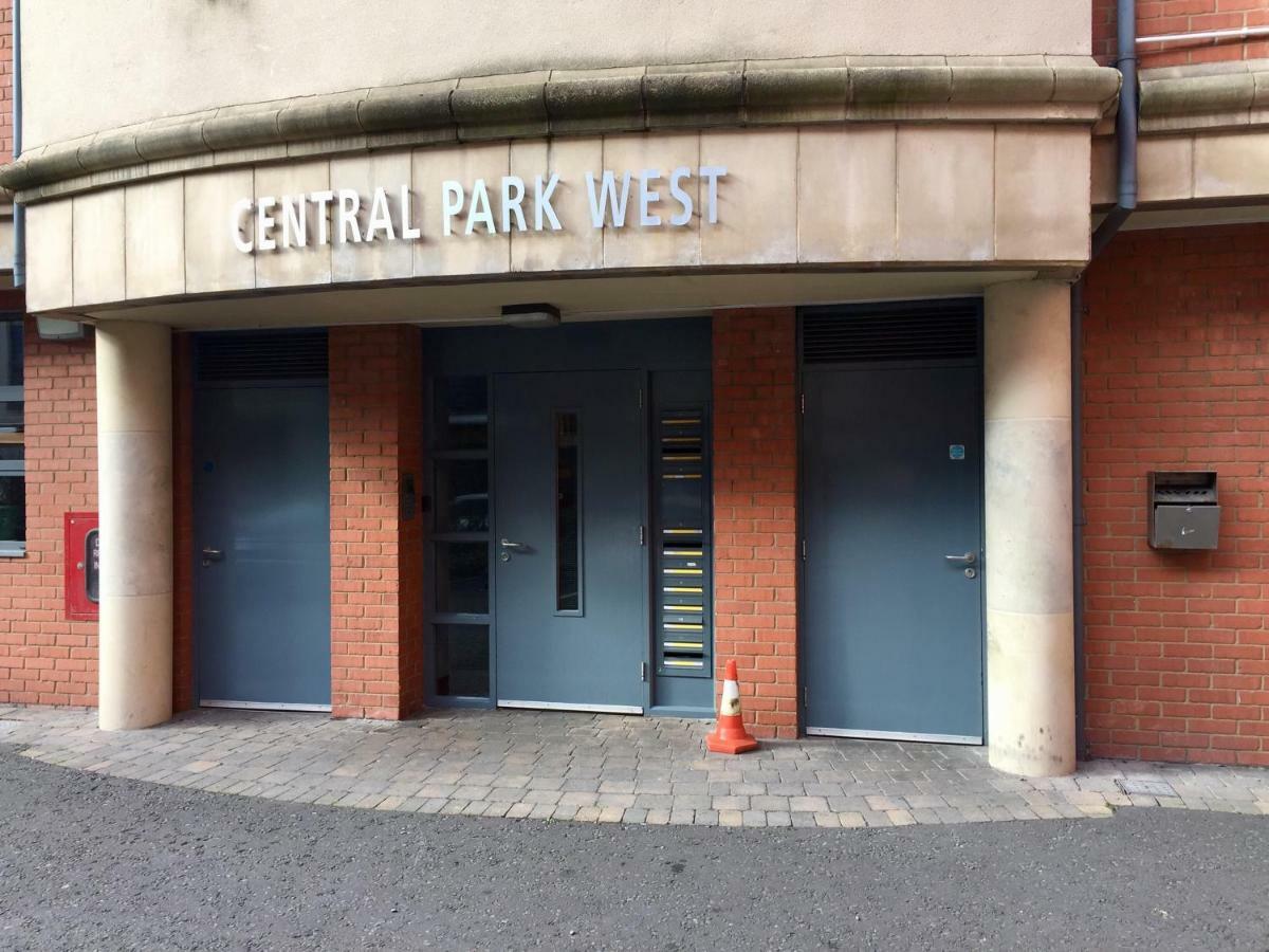 City Centre Belfast Free Parking Exteriör bild